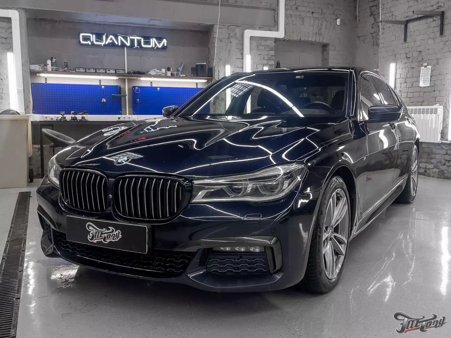 Оклейка BMW 7 в матовый винил и полиуретан. Антихром, окрас дисков и суппортов. Детейлинг